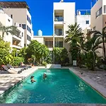 Live Like A Local, Rooftop Studio In Central Playa